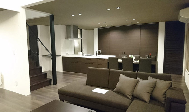 旭川のインテリアコーディネートはインテリアコーディネーター旭川の株式会社 彩暮にお任せください。店舗は旭川市4・5仲通りの道北振興さんの隣に、設計事務所とカーテンショールームを併設しています。カーテン工事、リフォーム、新築、イノベーション、工務店さんから一般のお客さま承ります。インテリアコーディネーター彩暮はカーテンプランから家具、リフォーム新築に対応いたします。住まいのお悩みはお気軽にご相談ください。