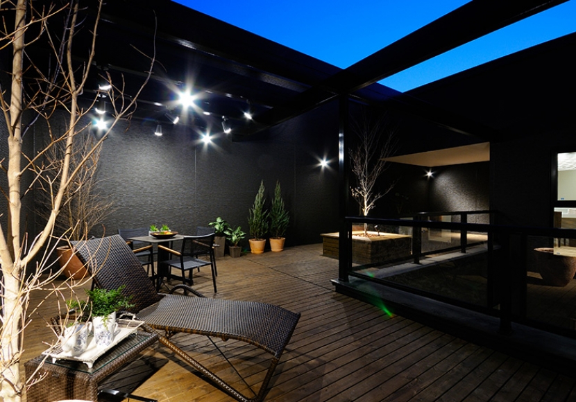 １１．リクライニングチェアで寛げるバルコニー