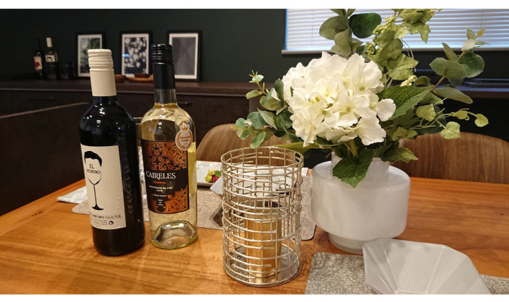 旭川のインテリアコーディネートはインテリアコーディネーター旭川の株式会社 彩暮にお任せください。店舗は旭川市4・5仲通りの道北振興さんの隣に、設計事務所とカーテンショールームを併設しています。カーテン工事、リフォーム、新築、イノベーション、工務店さんから一般のお客さま承ります。インテリアコーディネーター彩暮はカーテンプランから家具、リフォーム新築に対応いたします。住まいのお悩みはお気軽にご相談ください。