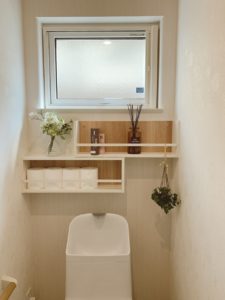 旭川のインテリアコーディネートはインテリアコーディネーター旭川の株式会社 彩暮にお任せください。店舗は旭川市4・5仲通りの道北振興さんの隣に、設計事務所とカーテンショールームを併設しています。カーテン工事、リフォーム、新築、イノベーション、工務店さんから一般のお客さま承ります。インテリアコーディネーター彩暮はカーテンプランから家具、リフォーム新築に対応いたします。住まいのお悩みはお気軽にご相談ください。