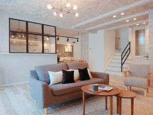 旭川のインテリアコーディネートはインテリアコーディネーター旭川の株式会社 彩暮にお任せください。店舗は旭川市4・5仲通りの道北振興さんの隣に、設計事務所とカーテンショールームを併設しています。カーテン工事、リフォーム、新築、イノベーション、工務店さんから一般のお客さま承ります。インテリアコーディネーター彩暮はカーテンプランから家具、リフォーム新築に対応いたします。住まいのお悩みはお気軽にご相談ください。