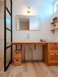 旭川のインテリアコーディネートはインテリアコーディネーター旭川の株式会社 彩暮にお任せください。店舗は旭川市4・5仲通りの道北振興さんの隣に、設計事務所とカーテンショールームを併設しています。カーテン工事、リフォーム、新築、イノベーション、工務店さんから一般のお客さま承ります。インテリアコーディネーター彩暮はカーテンプランから家具、リフォーム新築に対応いたします。住まいのお悩みはお気軽にご相談ください。