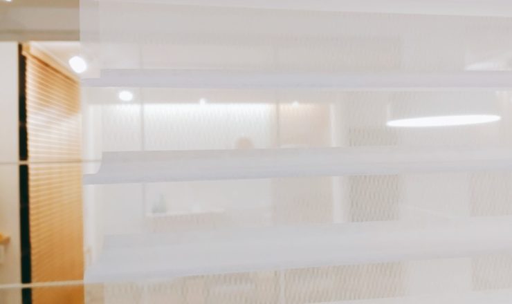 旭川のインテリアコーディネートはインテリアコーディネーター旭川の株式会社 彩暮にお任せください。店舗は旭川市4・5仲通りの道北振興さんの隣に、設計事務所とカーテンショールームを併設しています。カーテン工事、リフォーム、新築、イノベーション、工務店さんから一般のお客さま承ります。インテリアコーディネーター彩暮はカーテンプランから家具、リフォーム新築に対応いたします。住まいのお悩みはお気軽にご相談ください。