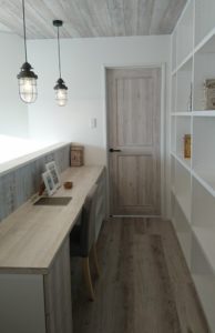 旭川のインテリアコーディネートはインテリアコーディネーター旭川の株式会社 彩暮にお任せください。店舗は旭川市4・5仲通りの道北振興さんの隣に、設計事務所とカーテンショールームを併設しています。カーテン工事、リフォーム、新築、イノベーション、工務店さんから一般のお客さま承ります。インテリアコーディネーター彩暮はカーテンプランから家具、リフォーム新築に対応いたします。住まいのお悩みはお気軽にご相談ください。