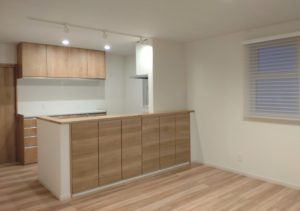 旭川のインテリアコーディネートはインテリアコーディネーター旭川の株式会社 彩暮にお任せください。店舗は旭川市4・5仲通りの道北振興さんの隣に、設計事務所とカーテンショールームを併設しています。カーテン工事、リフォーム、新築、イノベーション、工務店さんから一般のお客さま承ります。インテリアコーディネーター彩暮はカーテンプランから家具、リフォーム新築に対応いたします。住まいのお悩みはお気軽にご相談ください。