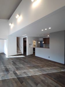 旭川のインテリアコーディネートはインテリアコーディネーター旭川の株式会社 彩暮にお任せください。店舗は旭川市4・5仲通りの道北振興さんの隣に、設計事務所とカーテンショールームを併設しています。カーテン工事、リフォーム、新築、イノベーション、工務店さんから一般のお客さま承ります。インテリアコーディネーター彩暮はカーテンプランから家具、リフォーム新築に対応いたします。住まいのお悩みはお気軽にご相談ください。