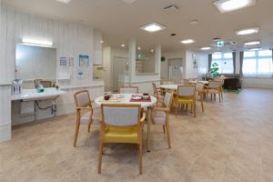 旭川のインテリアコーディネートはインテリアコーディネーター旭川の株式会社 彩暮にお任せください。店舗は旭川市4・5仲通りの道北振興さんの隣に、設計事務所とカーテンショールームを併設しています。カーテン工事、リフォーム、新築、イノベーション、工務店さんから一般のお客さま承ります。インテリアコーディネーター彩暮はカーテンプランから家具、リフォーム新築に対応いたします。住まいのお悩みはお気軽にご相談ください。