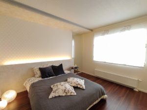 旭川のインテリアコーディネートはインテリアコーディネーター旭川の株式会社 彩暮にお任せください。店舗は旭川市4・5仲通りの道北振興さんの隣に、設計事務所とカーテンショールームを併設しています。カーテン工事、リフォーム、新築、イノベーション、工務店さんから一般のお客さま承ります。インテリアコーディネーター彩暮はカーテンプランから家具、リフォーム新築に対応いたします。住まいのお悩みはお気軽にご相談ください。