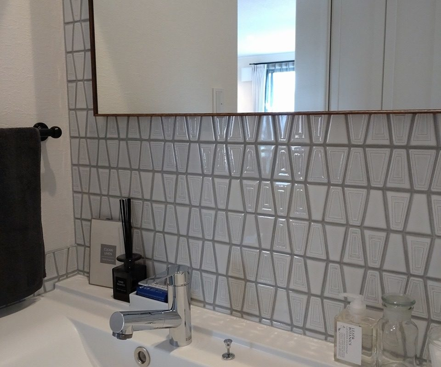 旭川のインテリアコーディネートはインテリアコーディネーター旭川の株式会社 彩暮にお任せください。店舗は旭川市4・5仲通りの道北振興さんの隣に、設計事務所とカーテンショールームを併設しています。カーテン工事、リフォーム、新築、イノベーション、工務店さんから一般のお客さま承ります。インテリアコーディネーター彩暮はカーテンプランから家具、リフォーム新築に対応いたします。住まいのお悩みはお気軽にご相談ください。