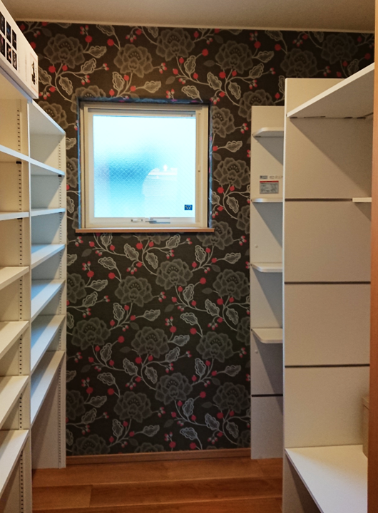 旭川のインテリアコーディネートはインテリアコーディネーター旭川の株式会社 彩暮にお任せください。店舗は旭川市4・5仲通りの道北振興さんの隣に、設計事務所とカーテンショールームを併設しています。カーテン工事、リフォーム、新築、イノベーション、工務店さんから一般のお客さま承ります。インテリアコーディネーター彩暮はカーテンプランから家具、リフォーム新築に対応いたします。住まいのお悩みはお気軽にご相談ください。