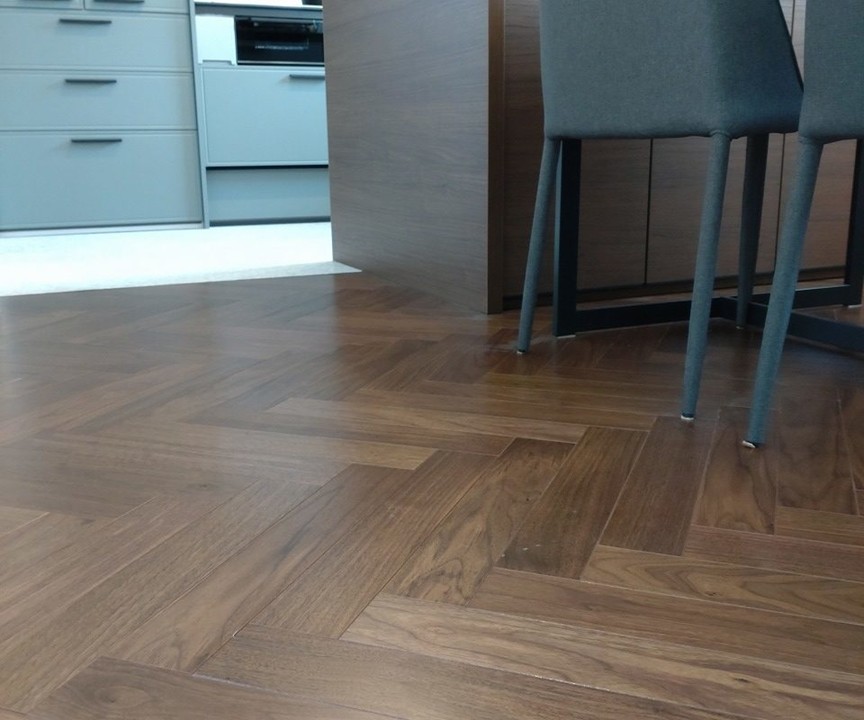 旭川のインテリアコーディネートはインテリアコーディネーター旭川の株式会社 彩暮にお任せください。店舗は旭川市4・5仲通りの道北振興さんの隣に、設計事務所とカーテンショールームを併設しています。カーテン工事、リフォーム、新築、イノベーション、工務店さんから一般のお客さま承ります。インテリアコーディネーター彩暮はカーテンプランから家具、リフォーム新築に対応いたします。住まいのお悩みはお気軽にご相談ください。