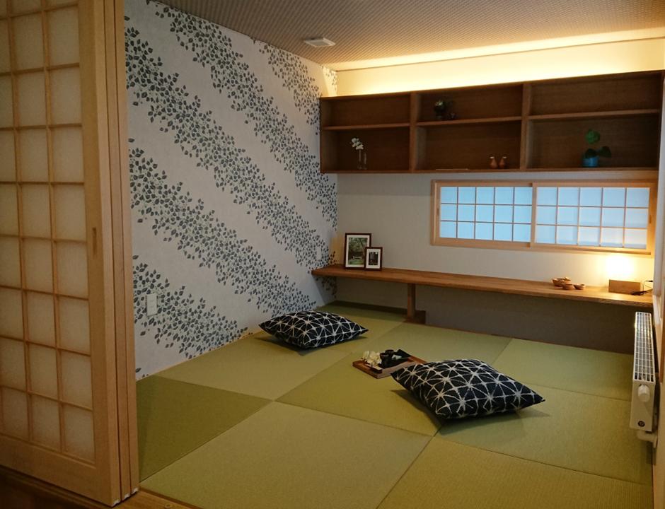 旭川のインテリアコーディネートはインテリアコーディネーター旭川の株式会社 彩暮にお任せください。店舗は旭川市4・5仲通りの道北振興さんの隣に、設計事務所とカーテンショールームを併設しています。カーテン工事、リフォーム、新築、イノベーション、工務店さんから一般のお客さま承ります。インテリアコーディネーター彩暮はカーテンプランから家具、リフォーム新築に対応いたします。住まいのお悩みはお気軽にご相談ください。