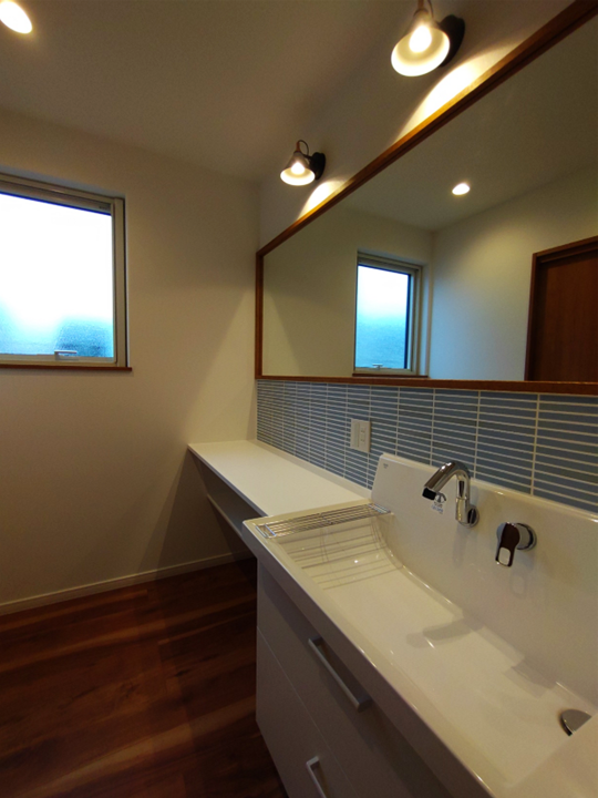 旭川のインテリアコーディネートはインテリアコーディネーター旭川の株式会社 彩暮にお任せください。店舗は旭川市4・5仲通りの道北振興さんの隣に、設計事務所とカーテンショールームを併設しています。カーテン工事、リフォーム、新築、イノベーション、工務店さんから一般のお客さま承ります。インテリアコーディネーター彩暮はカーテンプランから家具、リフォーム新築に対応いたします。住まいのお悩みはお気軽にご相談ください。