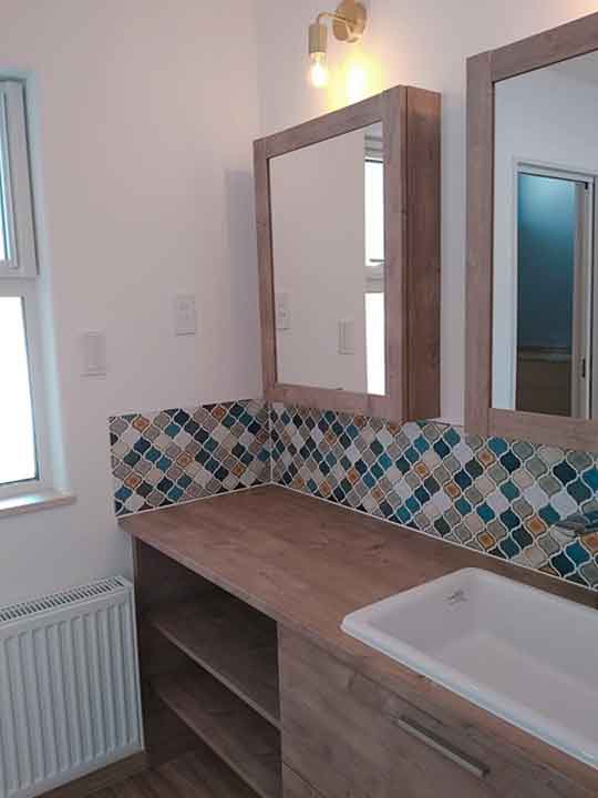 旭川のインテリアコーディネートはインテリアコーディネーター旭川の株式会社 彩暮にお任せください。店舗は旭川市4・5仲通りの道北振興さんの隣に、設計事務所とカーテンショールームを併設しています。カーテン工事、リフォーム、新築、イノベーション、工務店さんから一般のお客さま承ります。インテリアコーディネーター彩暮はカーテンプランから家具、リフォーム新築に対応いたします。住まいのお悩みはお気軽にご相談ください。